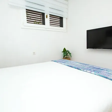 Elena - By Az Апартаменти *